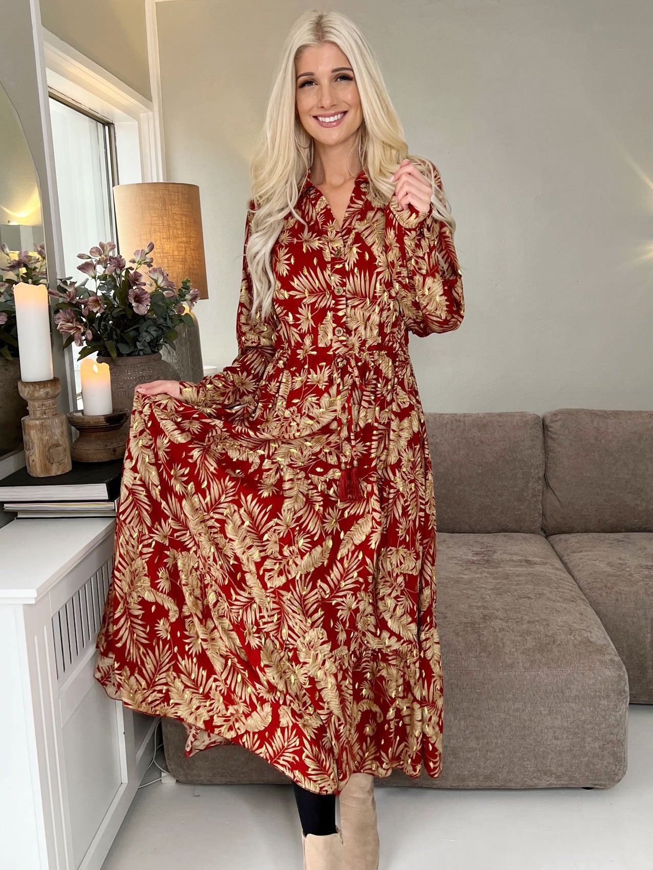 Naia - Lång skjortklänning med mönster och knytband - Black flower